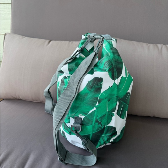 Green Leaf Print Waterproof Roll Bag - Picture 4 of 7